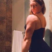 18 years old Fitness girl Madisun Flexing triceps