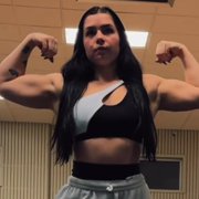 17 years old Fitness girl Kameryn Flexing biceps
