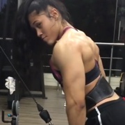 17 years old Fitness girl Laura Triceps workout