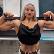 18 years old Fitness girl Lauren Flexing biceps