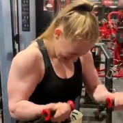 17 years old Fitness girl Caitlin Biceps workout