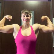 19 years old Fitness girls Patricia Flexing muscles