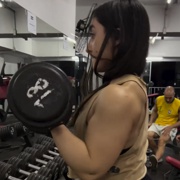 17 years old Fitness girl Amanda Biceps curls